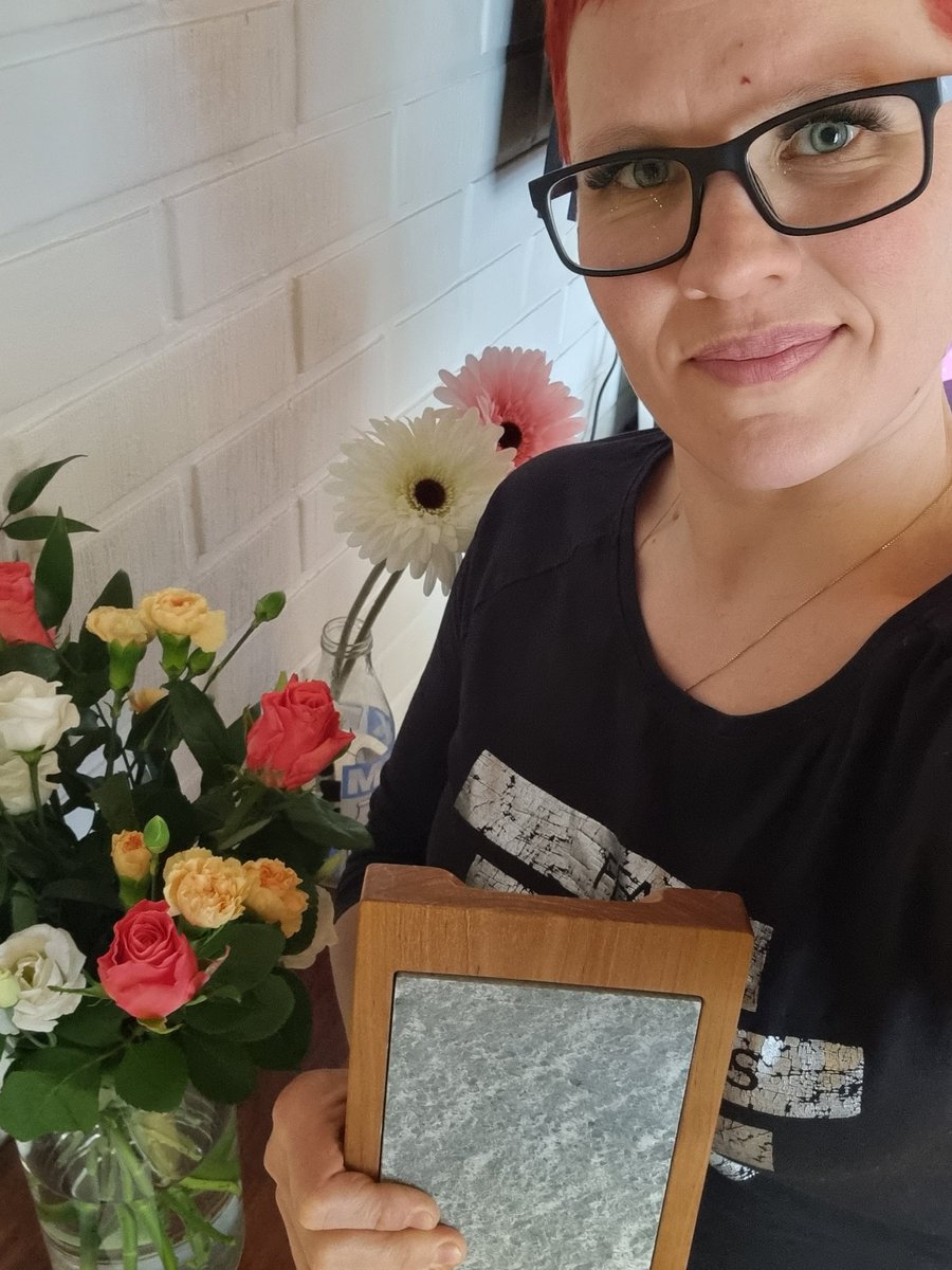 MTK Pohjois-Karjala antoi mulle palkinnon positiivisesta sometyöstä😊 Kaunis kukkakimppu ja vuolukivi alusta😊 Kiitos!
Tästä on taas hyvä jatkaa eteenpäin😊💕
