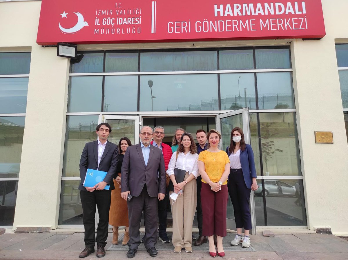 Başkan Yardımcımız Yılmaz Bölükbaşı Başkanlığındaki TİHEK Heyeti, İzmir Harmandalı Geri Gönderme Merkezine habersiz ziyaret gerçekleştirdi. 
tihek.gov.tr/izmir-geri-gon…
#TİHEK #HREIT 
#İnsanHakları #HumanRights