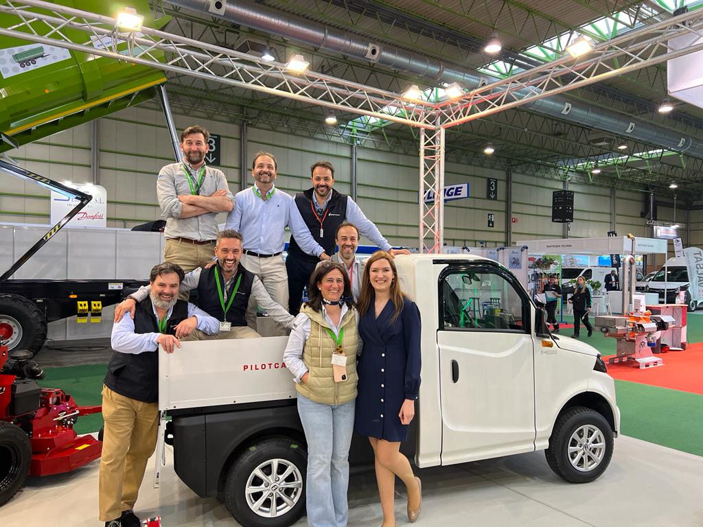 pilotcar_carts's tweet photo. The 42nd FIMA AGRICOLA Trade Show continues at full speed. Thank you for your interest to PILOTCAR vehicles at the stand of our Spanish dealer Greenmowers.
#electricvehicles

#Pilotcar #FimaAgricola #Greenmowers #electricutilityvehicles #Zaragoza #Spain https://t.co/saxoRsq8z8