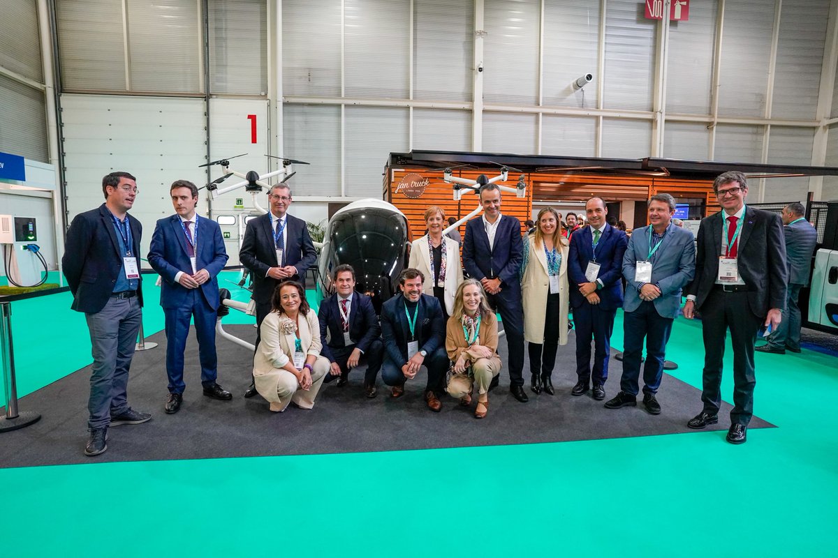 EUDEL_eus's tweet photo. 🍃🚃🚲@gorka__urtaran presidente de #EUDEL ha asistido hoy junto a @jasantano vicepresidente y alcalde de #Irun a la inauguración de la feria @gomobilityexpo en @FicobaFundazioa.
#GoMobility expone proyectos y soluciones innovadoras de #MovilidadSostenible para los municipios. https://t.co/cDhB2gZZJp