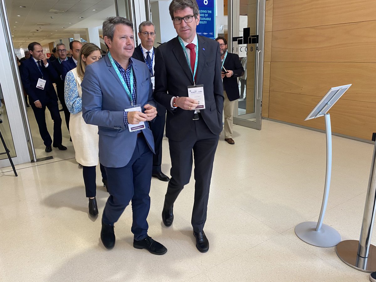 EUDEL_eus's tweet photo. 🍃🚃🚲@gorka__urtaran presidente de #EUDEL ha asistido hoy junto a @jasantano vicepresidente y alcalde de #Irun a la inauguración de la feria @gomobilityexpo en @FicobaFundazioa.
#GoMobility expone proyectos y soluciones innovadoras de #MovilidadSostenible para los municipios. https://t.co/cDhB2gZZJp