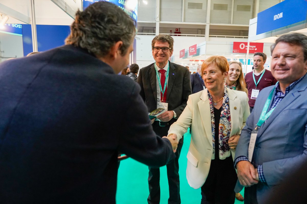 EUDEL_eus's tweet photo. 🍃🚃🚲@gorka__urtaran presidente de #EUDEL ha asistido hoy junto a @jasantano vicepresidente y alcalde de #Irun a la inauguración de la feria @gomobilityexpo en @FicobaFundazioa.
#GoMobility expone proyectos y soluciones innovadoras de #MovilidadSostenible para los municipios. https://t.co/cDhB2gZZJp