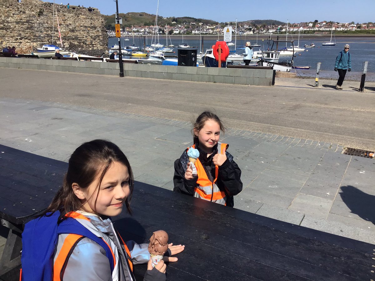 crontony5's tweet photo. Can’t beat an ice cream by the seaside 🍦 https://t.co/Nn8jJaGCKY
