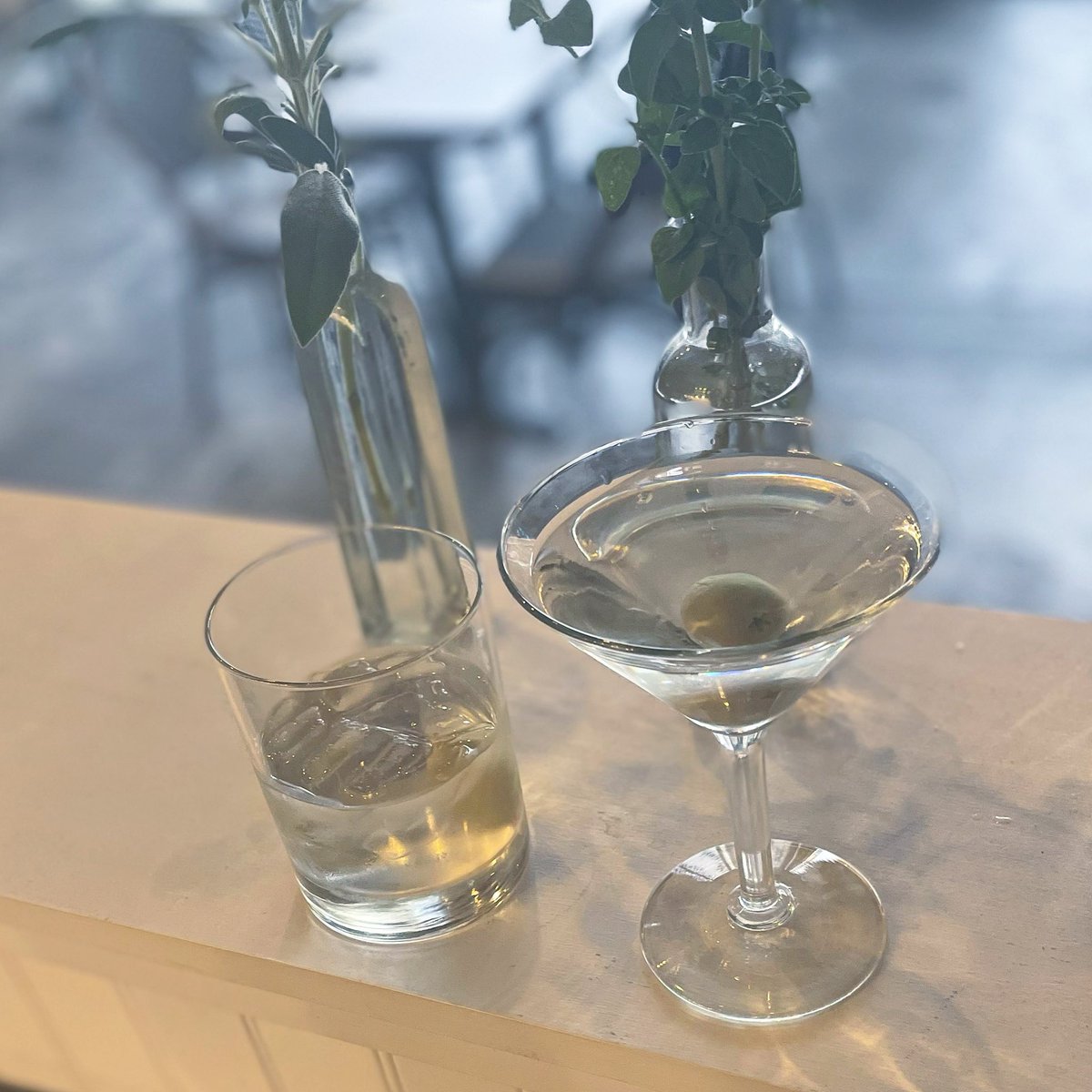 How do you take yours? Up or on the rocks? 

⬆️: ✔️
🧊:✔️

Wed Pasta + $5 Martini Night

CRAB FETTUCCINE $25
House-Made Fettuccine • <a href="/localsseafood/">Locals Seafood</a> Lump Crab • Wild Mushroom • Roasted Red Pepper • Baby Spinach • Basil • Bacon Dill Cream

MARTINI $5
Vodka • Gin • Manhattan