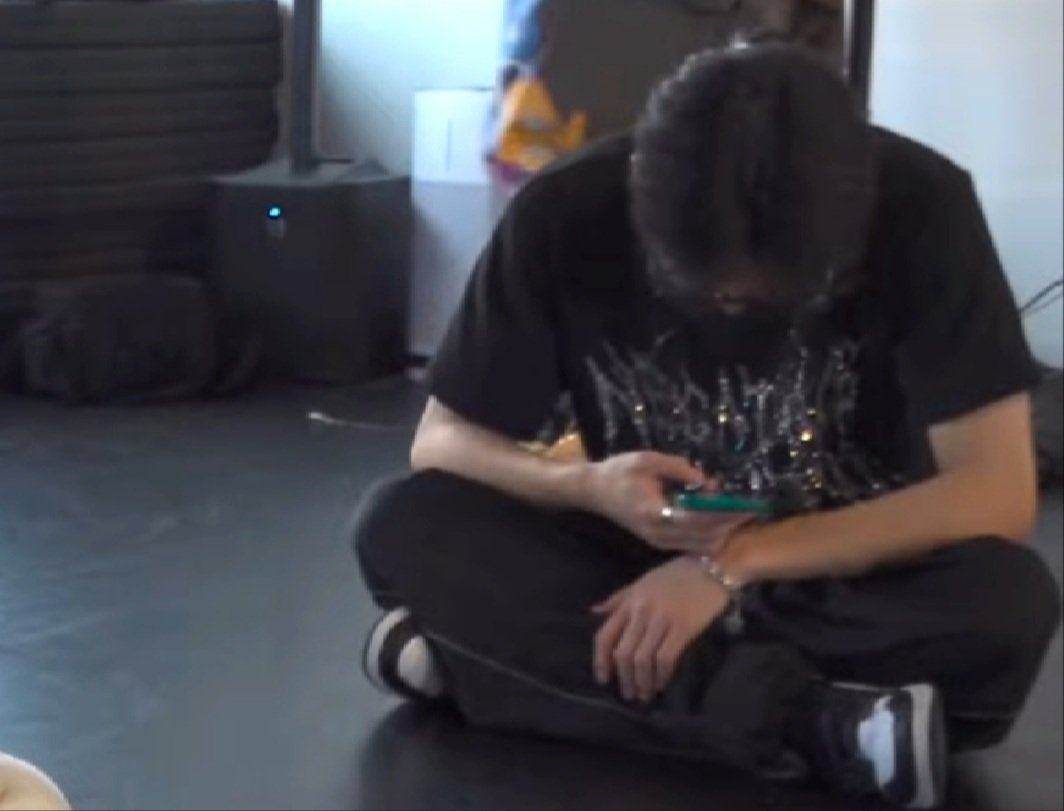 แมะแท้ใครเขานั่งเฝ้าแชทกัน