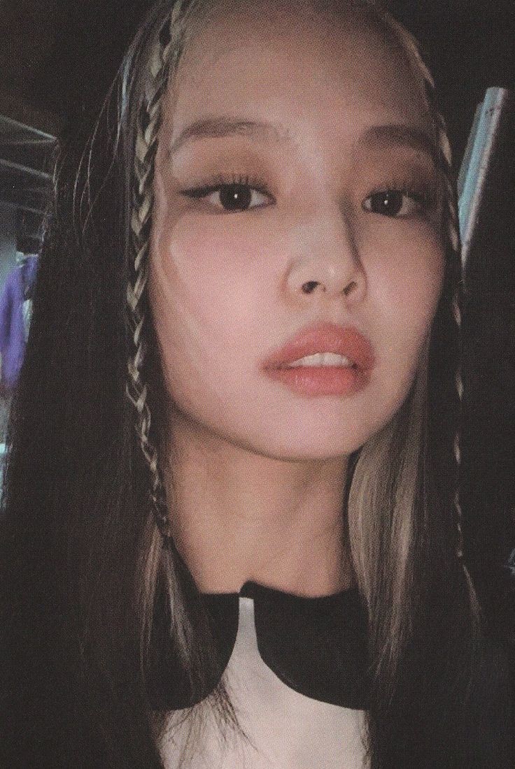 this jennie kim photocard is insane