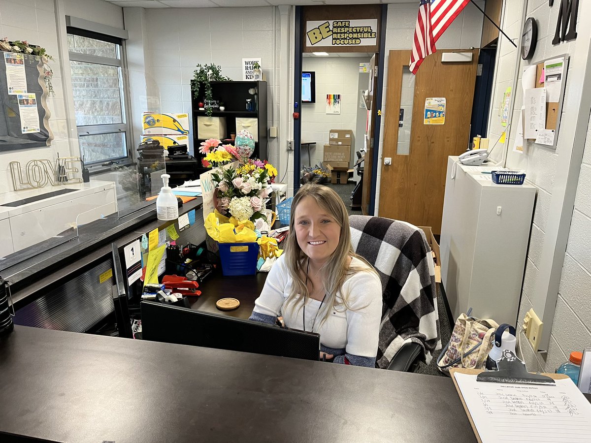 So very thankful for these two amazing ladies!  Happy Administrative Assistants day Mrs. Leedy and Miss Parsons.  #DecaturProud <a href="/MSDDecatur/">MSD Decatur</a> <a href="/StrubeSusan/">Susan Strube</a> <a href="/Steph_Hofer/">Dr. Stephanie Hofer</a>