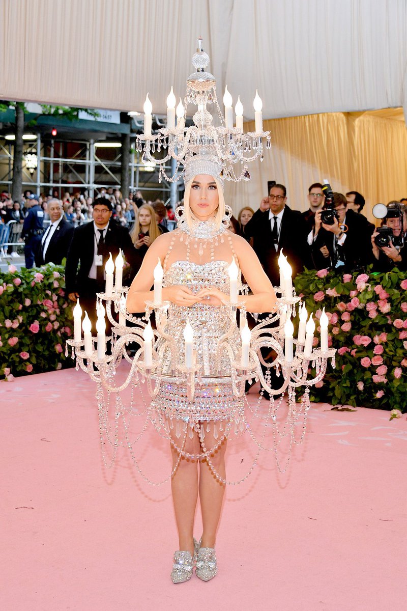 carmenpovedda's tweet photo. ¿Aparecerá así de Diva en la próxima #METgala? #KatyPerry https://t.co/IgxeLYKwyw