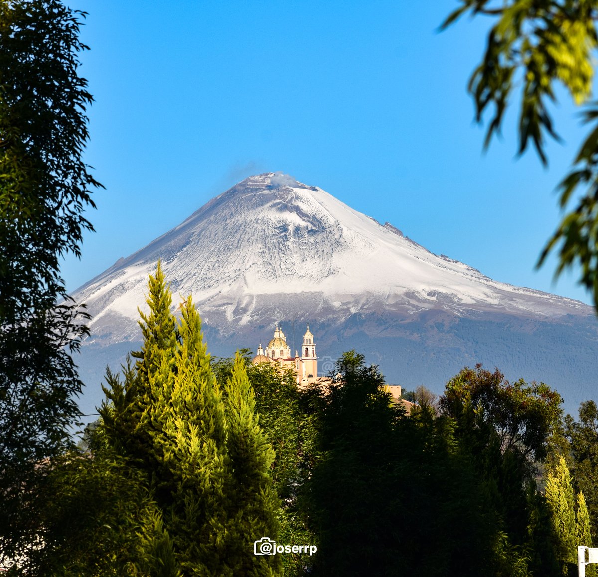 Festejando el #DiaDelDisenador   con este super amanecer #Puebla #Popocatépetl #Cholula