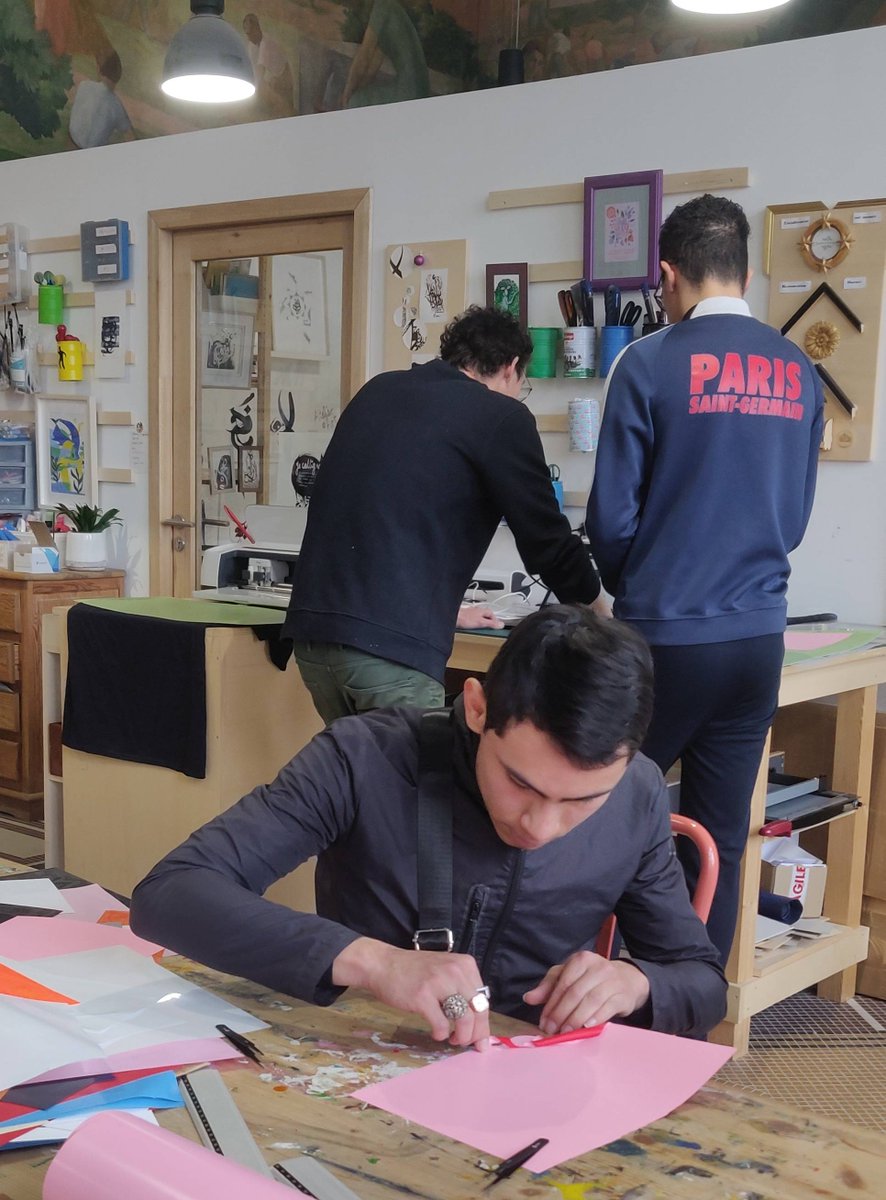 🌱 Jeunes en #insertion 🌱

🤝 Accueil de jeunes sous main de justice avec l'UEAJ du Ministère de la Justice ⚖ et de jeunes ayant quitté le système scolaire avec l'EDI Arpeije 

🛠 Découverte du monde de la fabrication, flocage de tshirts et création de meubles en s'amusant ! 😄