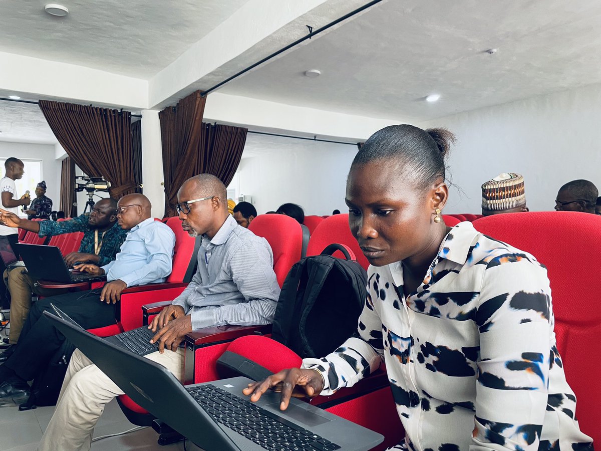 LasuAceitse's tweet photo. DAY THREE

Hands-On : Exploration of some datasets with simple statistics using python facilitated by Olusola Olabanjo.
#ACEImpact #STEMeducation #research #DataAnalytics #datavisualization #Aceitse https://t.co/zMto1HCSIi