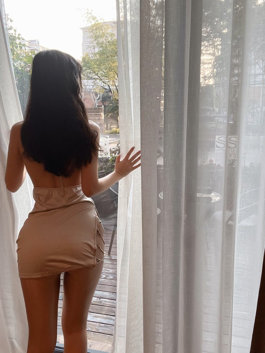 不会还有人不知道这一套吧，人妻湿身丝袜裸足露出一套带走   https://t.co/sZ6h5wPFU2 https://t.co/ZPVgAESPfe