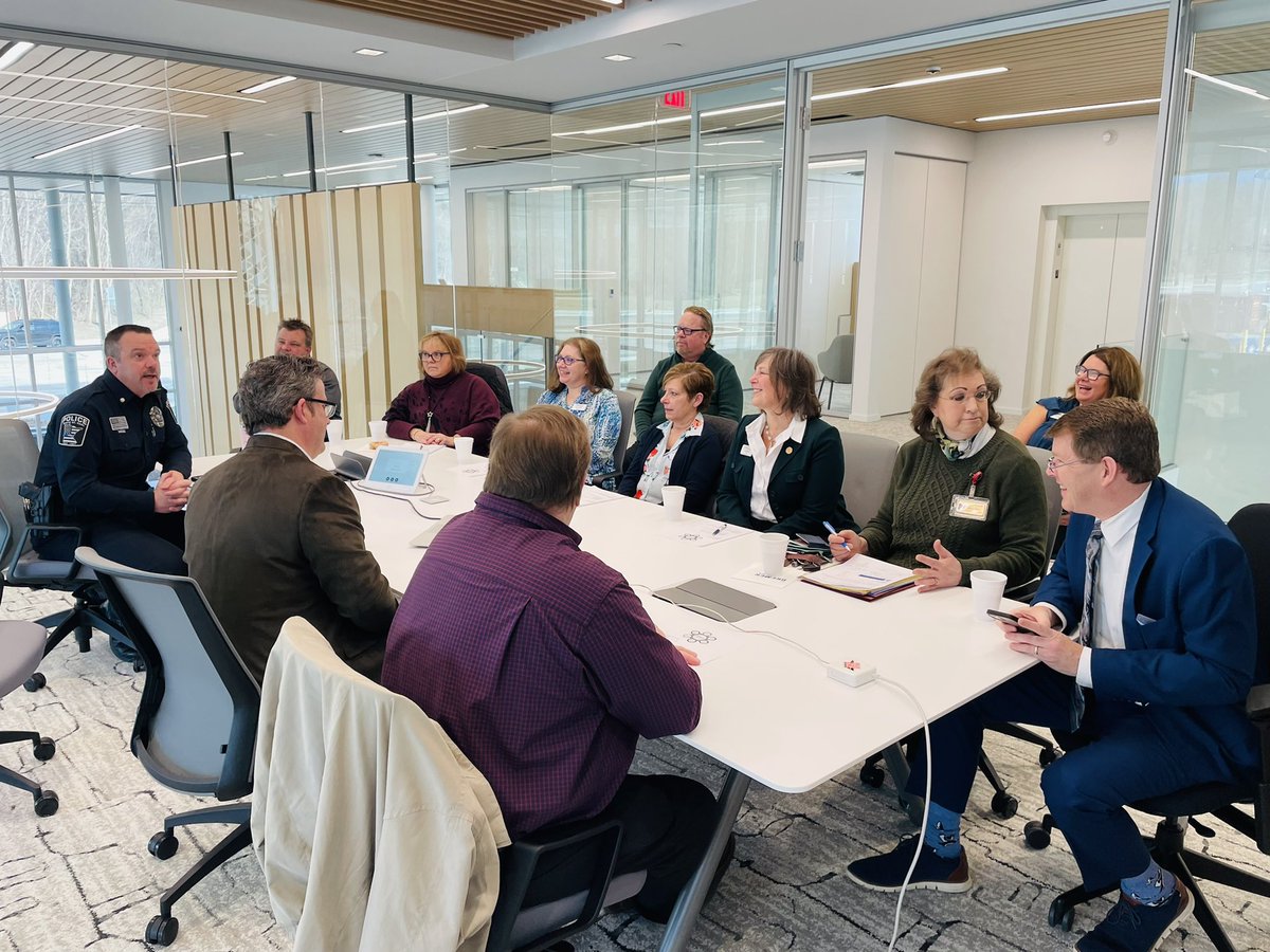 reprickhansen's tweet photo. At new @BremerBank in South St. Paul for Local Issues. Hybrid meeting #ssplocal #mnleg @wealllovessp @RH_Chamber @InverHillsCC https://t.co/wPtDvjpoej