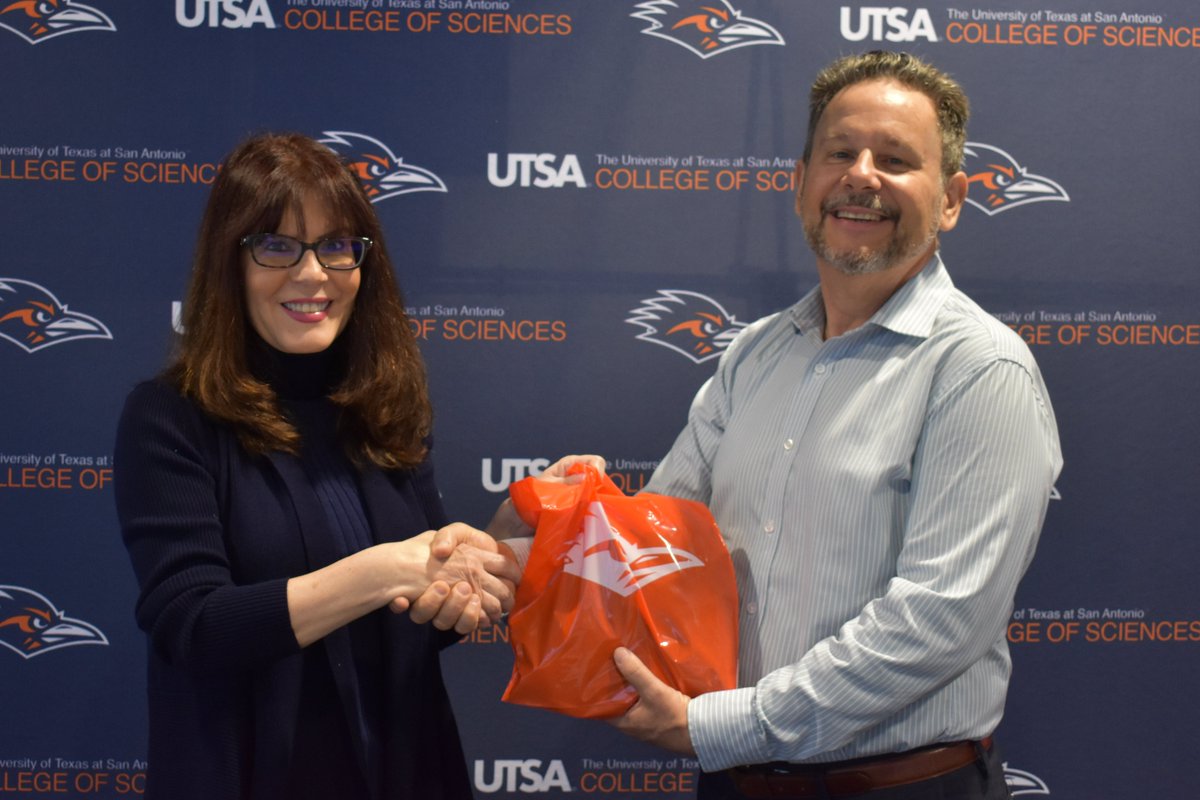UTSANeuroDevRe1's tweet photo. Congratulations to our NDRB faculty, Dr. Isabel Muzzio @isabel_muzzio, for winning the UTSA Presidential 
Teaching Excellence Award! #UTSANDRB https://t.co/C5qERGHYkC