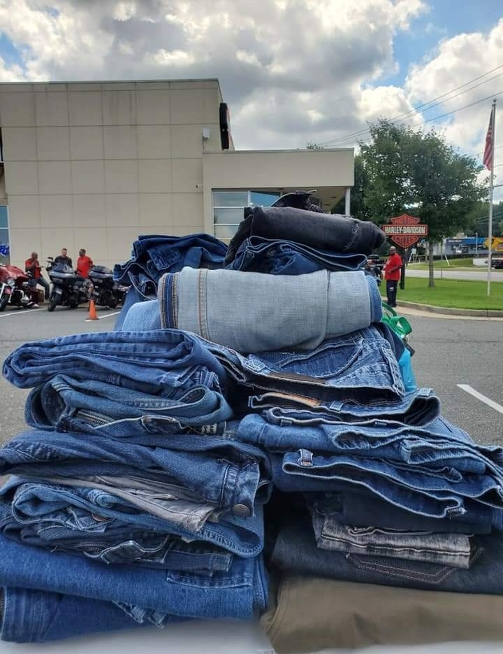 pcusabingewatch's tweet photo. The HOPE Project #WashingtonDC autumn 2021 delivery day of the 1000 PAIR OF JEANS DRIVE to The New York Avenue Presbyterian Church.
#DenimDay2022
#JeansDrive #donations #collectiondrive #givetogether #thehopeprojectcares #ProjectGiveBack #pcusa @SynAtlantic @Presbyterian https://t.co/GALq0qrFCx