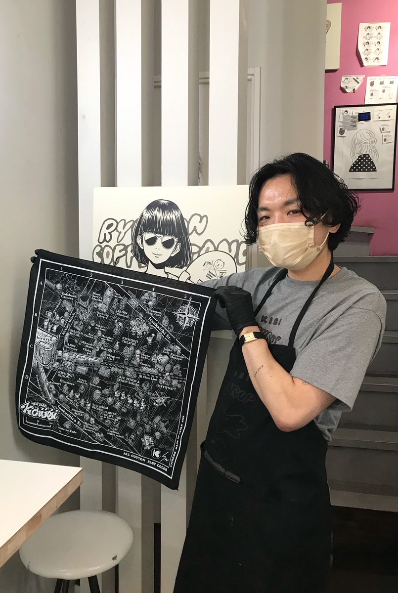 kichifan's tweet photo. あの…吉祥寺で最もディープな“イーストエリア”に特化したコアすぎる吉祥寺バンダナを発売します…同タイミングで発売の「吉祥寺かるた 行くぜ！イースト」とのコラボ。今回は色を反転してブラックとネイビーの2種類。ディープなエリアだし裏的なイメージでブラック寄りに。中華街も載ってるのウケる。 https://t.co/0TlfrjPP7X