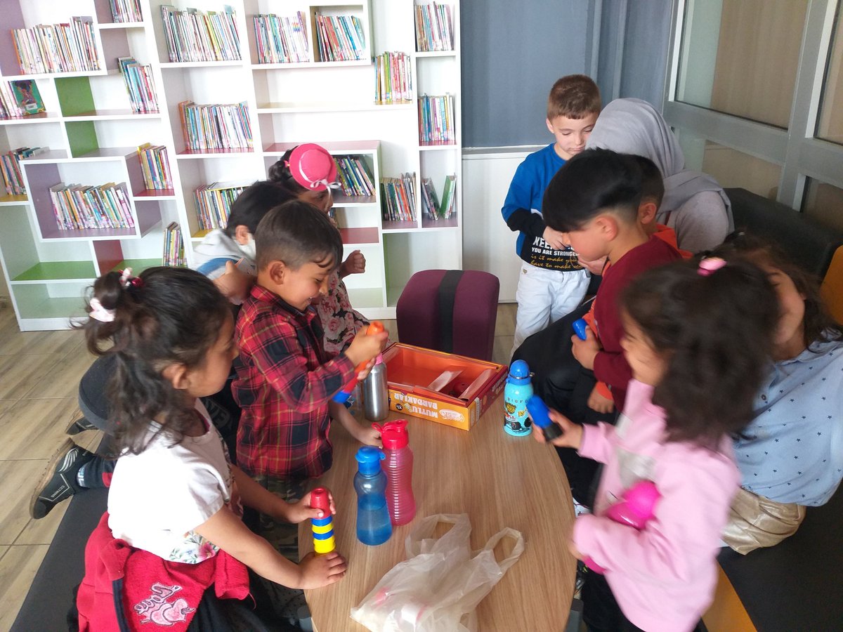 Kütüphanemize gelen 125.Yıl Anaokulu öğrencilerine  önce sinevizyon gösterimi ardından zeka oyunları oynattık. Öğrenciler bu etkinliklerden çok keyif aldı. <a href="/KTBKYGM/">KYGM</a> <a href="/etkinkutuphane/">Etkin Kütüphane</a> <a href="/bingolkultur/">Bingöl İl Kültür ve Turizm Müdürlüğü</a> @karliova_resmi