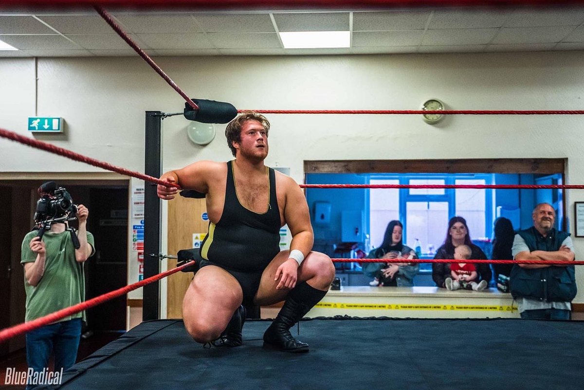 LiamJonesWres's tweet photo. It all started so well
 @PWKarnage vs @SuperstarJimmyT !

This show was such a blast!
Locker room made me feel like I was at home and the welsh audience wanted to send me back home 🏴󠁧󠁢󠁥󠁮󠁧󠁿 

Can’t wait to return to Karnage 

@blue_radical https://t.co/3vpSh5OB7M