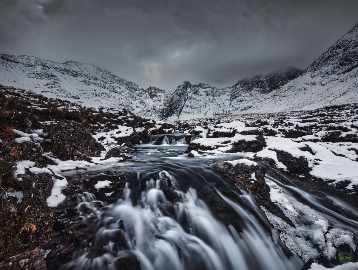 𝗧𝗵𝗲 𝗙𝗮𝗶𝗿𝘆 𝗣𝗼𝗼𝗹𝘀, 𝗜𝘀𝗹𝗲 𝗼𝗳 𝗦𝗸𝘆𝗲
⠀
This was a memorable day, not only due to the amount of snow which had come down, but that it was totally deserted due to other visitors not being able to cross the two burns in their casual footwear
#skye #fairypools