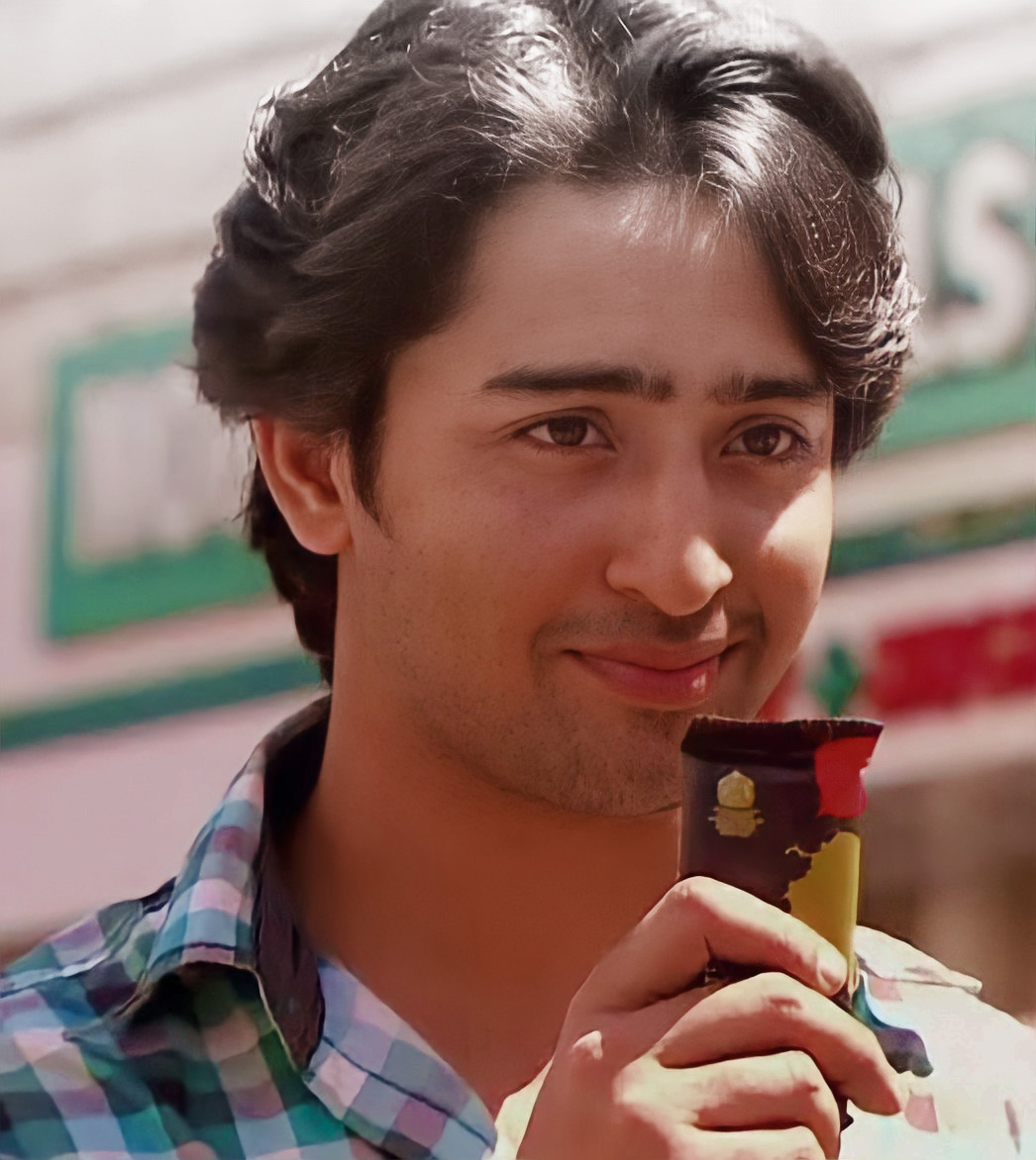 ShaheerExpress's tweet photo. 3.Navya naye dhadhkan naye sawal 

The show used to air in 2011 based on fresh love story of college students Anant Bajpai &amp; Navya Mishra &amp; how they became each other friends &amp; life partners.#ShaheerSheikh played the role of Anant Bajpai 

13 YRS OF ITV KING SHAHEER https://t.co/Svj0T9IRgL