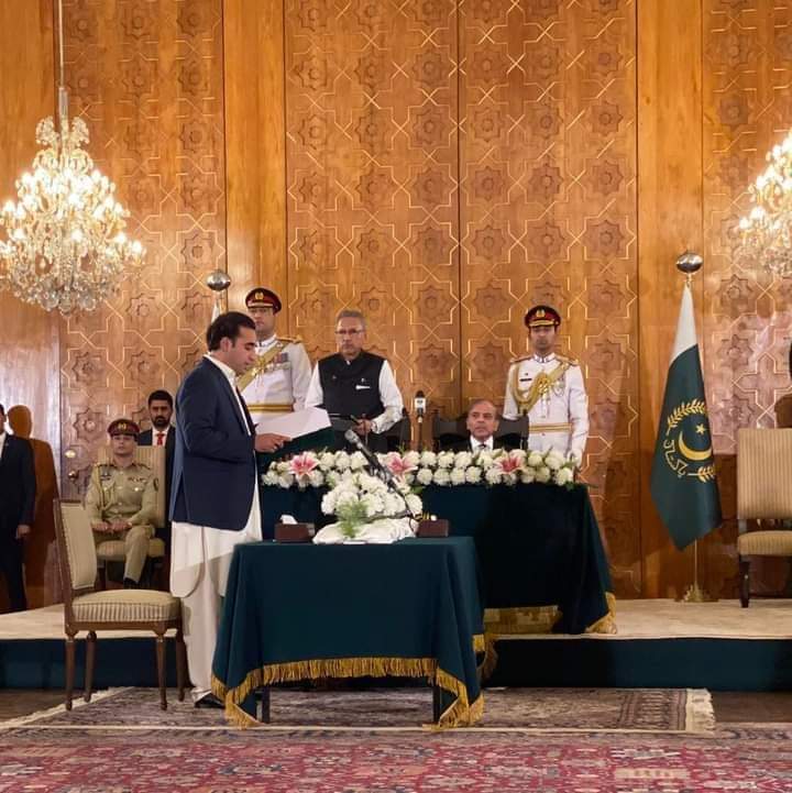 MirzaSain1's tweet photo. ہم اپنے قائد چیئرمین پاکستان پیپلز پارٹی بلاول بھٹو  زرداری صاحب کو وزیر خارجہ🇵🇰 کا حلف اٹھانے پہ مبارکباد پیش کرتے ہیں     ❤🌹.     @BBhuttoZardari @AseefaBZ @FaryalTalpurPk  @A_Qadir_Patel  @RashidKhaskhele @AroobaRabbaniPP https://t.co/e7GDfn125A