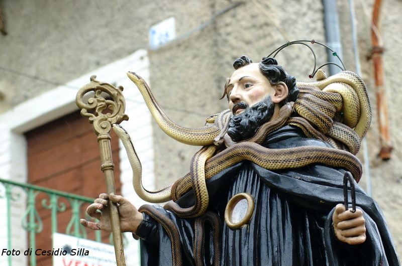 A #Cocullo torna, dopo due anni di stop a causa della #pandemia, la festa dei #serpari
Ecco IL #PROGRAMMA dell’edizione #2022  
👉 stradadeiparchi.it/cocullo-festa-…
