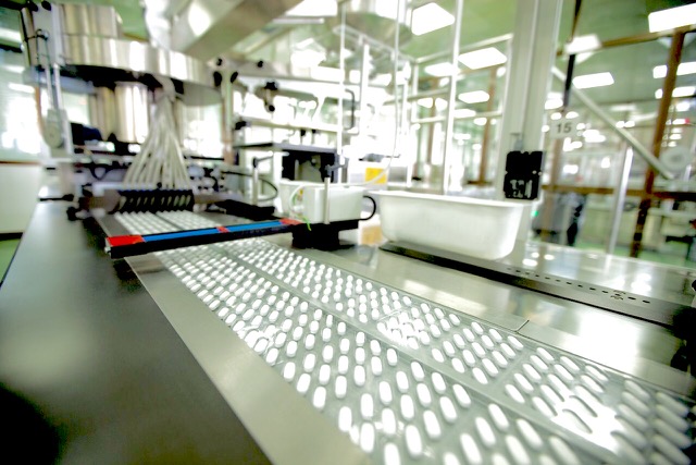 AirSys_'s tweet photo. Best practices for #pharma manufacturers include industrial #AirFiltration in order to keep workers healthy and products free of contamination. #CleanAir #IndoorAirQuality 
https://t.co/EtODjXxONN https://t.co/VdRVQJpPDT