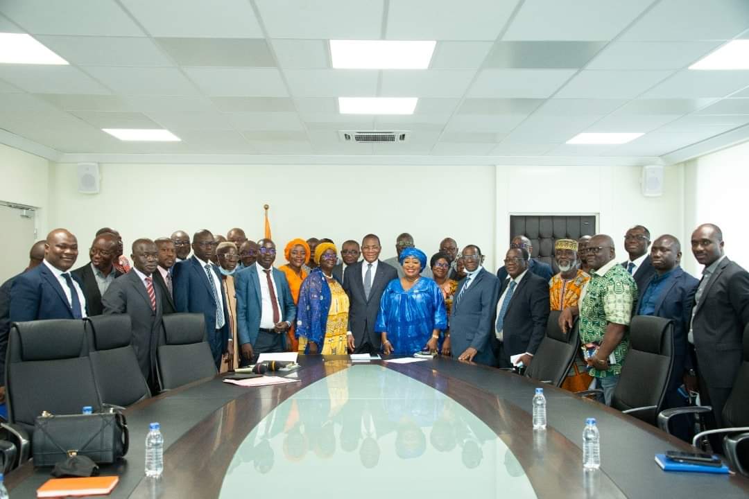 RassemblementT's tweet photo. Le Ministre KONÉ les a informés du découpage de la région administrative de la #Bagoué en huit (08) départements politiques du #RHDP, à raison de ; trois (03) pour #Boundiali, (03) pour #Kouto et deux (02) pour #Tengrela. 2/2 https://t.co/wo7QTuvLov