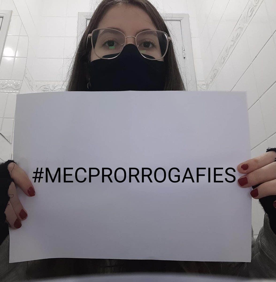 uneoficial's tweet photo. foram 3,5 milhões de estudantes que evadiram do ensino superior privado no último período, não vamos deixar mais ninguém pra trás #MECProrrogaFIES https://t.co/himlImEKm9