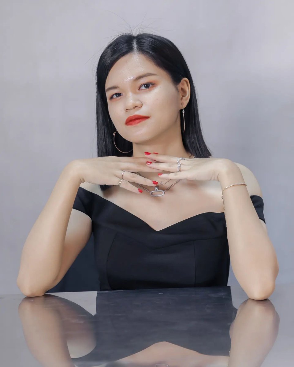 MarketAmerica's tweet photo. Perfectly poised, @hewmun0524 (on IG)!
#UnFranchiseOwner #UnFranchise #getlayered #shoplayered #layeredjewelry #jewelryaddict #earrings #necklace #rings https://t.co/nuzKimjZuy