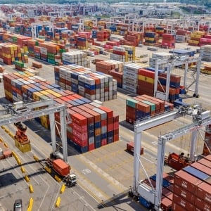 HELLENICSHIP's tweet photo. Georgia #Ports Authority orders a fleet of 22 Konecranes #container #cranes #STStransfer #containerterminal
https://t.co/QCpwKprzh7 https://t.co/b1EkR0ejj7
