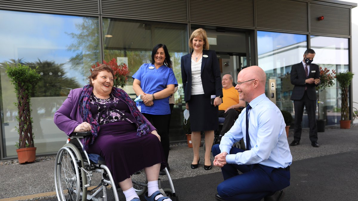 Great to welcome @DonnellyStephen @MaryButlerTD for official opening of Peamount Healthcare's new Aberdeen Centre today! 50 extra post-acute rehabilitation beds, including 15 neuro-rehab, & 50 new residential beds for older persons @DMHospitalGroup @HSECHO7 @wearetuh @mikecuh