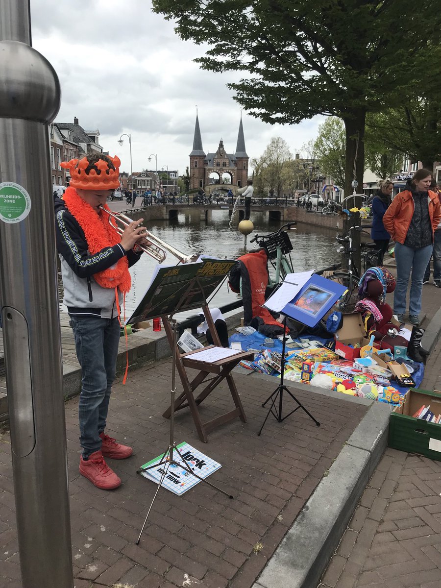 AleSBok's tweet photo. Koningsdag in sneek https://t.co/2aQ10Kxn9c
