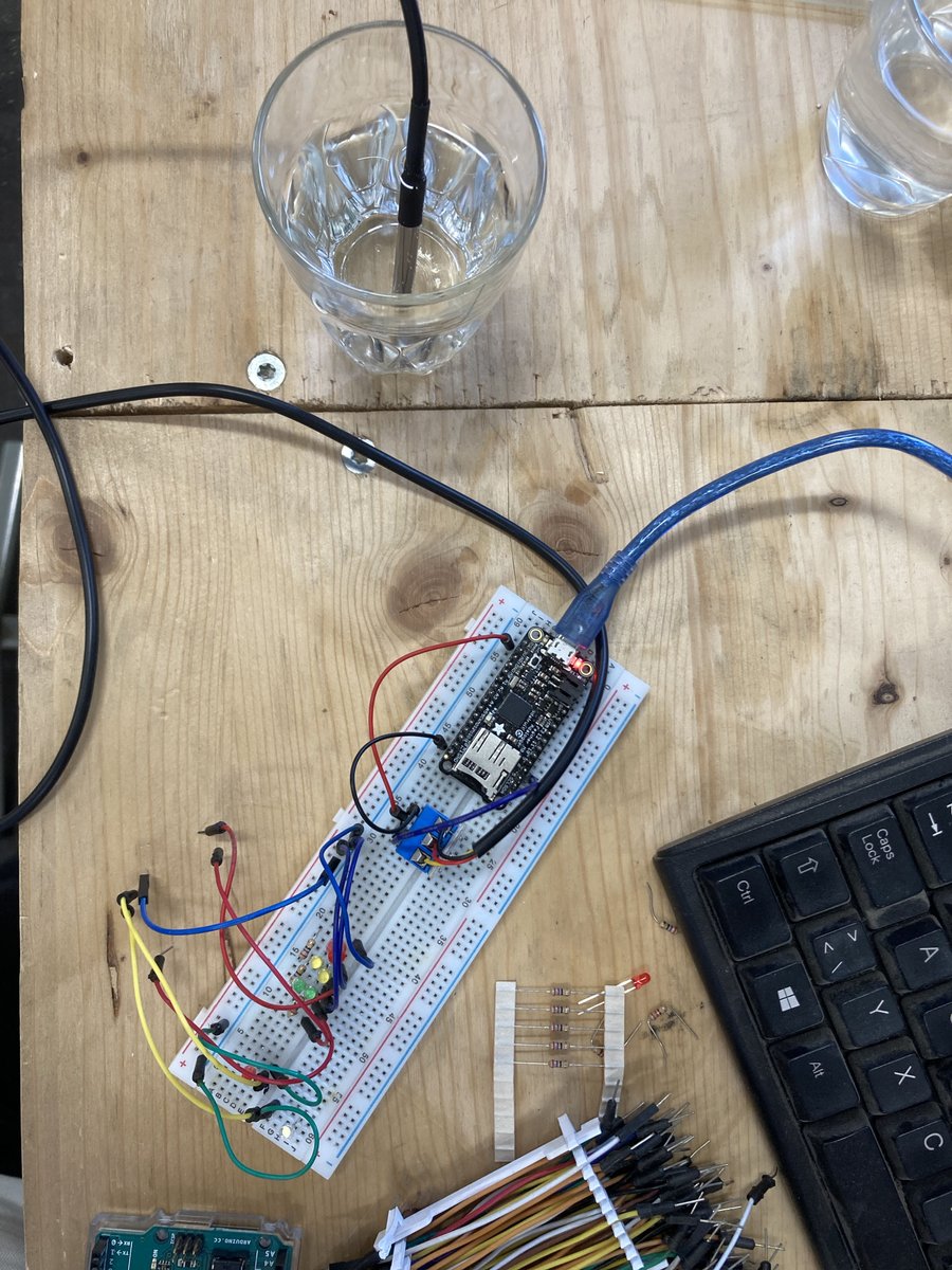 FabLabOnlfait's tweet photo. La maison de la rivière utilise des capteurs pour mesurer la température de l'eau.Ces thermomètres sont chers et sont renvoyés aux USA quand la batterie est déchargée (ils n'ont pas été conçus pour être ouverts 🙄) Alors nous les avons créés nous-mêmes! #oshub #maisondelarivière https://t.co/fi80p0jQjD