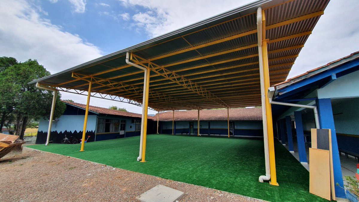 PrefRiodoSul's tweet photo. Entregamos nessa semana coberturas e parques no CEI Romão Trauczinski, no Fundo Canoas, e no Ilse Soldatelli, na Barra do Trombudo. Obras aguardadas há anos que vão ampliar trabalhos dos professores e permitir atividades externas das crianças atendidas.

#obras #riodosul #sc https://t.co/JQc8pJw9xE