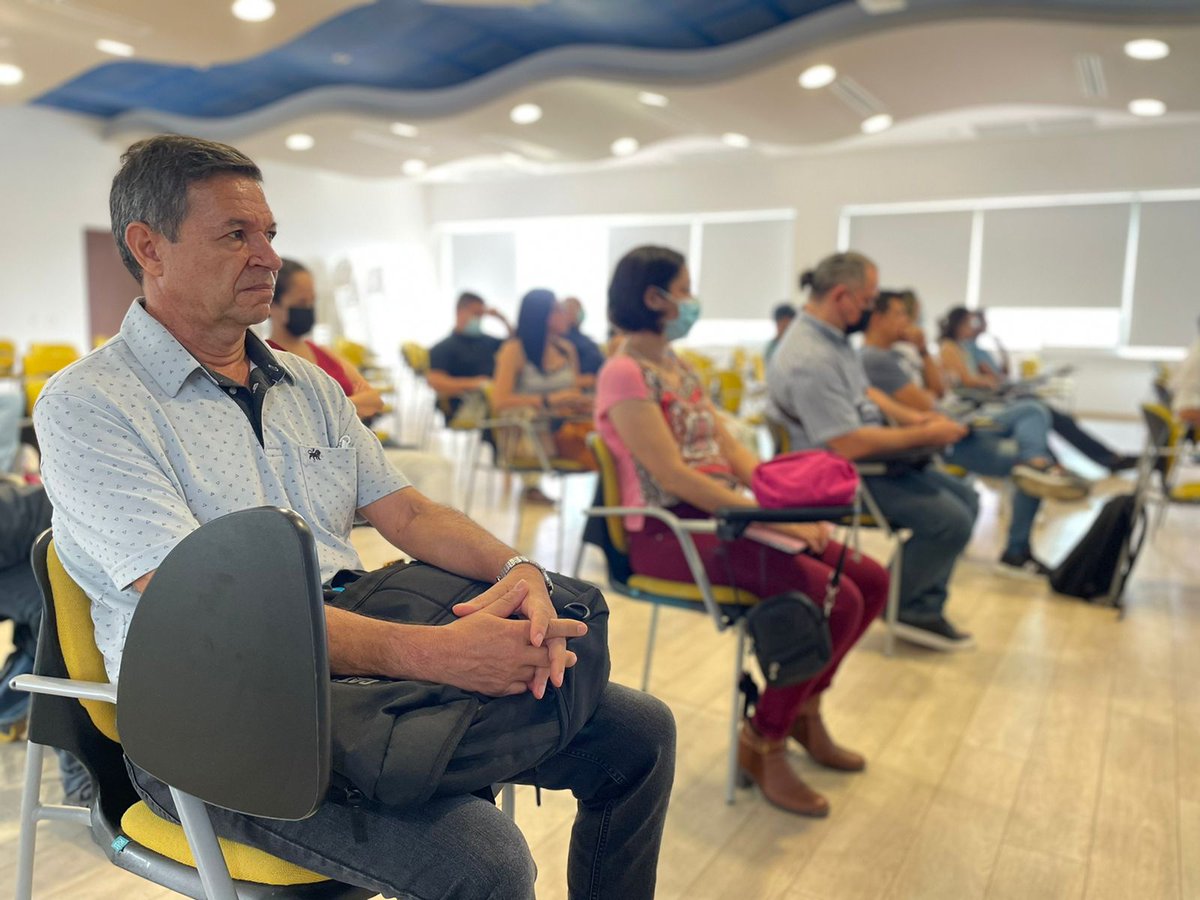 Profesores, estudiantes, egresados y directivos del programa Diseño Industrial UIS, dan inicio al ‘Taller de ponderación del modelo de evaluación’ con fines de renovación de acreditación.

Esta actividad se realiza en el Auditorio Enrique Daccarett.
