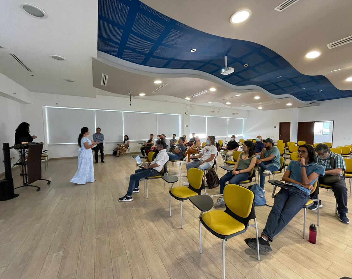 UIS's tweet photo. Profesores, estudiantes, egresados y directivos del programa Diseño Industrial UIS, dan inicio al ‘Taller de ponderación del modelo de evaluación’ con fines de renovación de acreditación.

Esta actividad se realiza en el Auditorio Enrique Daccarett. https://t.co/Peehxg5JoT