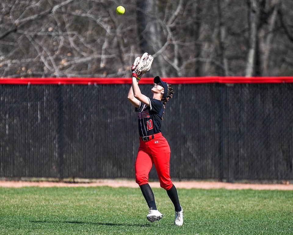 Raven_Softball's tweet photo. 𝓛𝓮𝓽’𝓼 𝓱𝓮𝓪𝓻 𝓲𝓽 𝓯𝓸𝓻 𝓽𝓱𝓮 𝓞𝓾𝓽𝓽𝓲𝓮𝓼🤩

GAME DAY 🆚 MNU
⏰12 &amp; 2PM
📍Asher Sports Complex
📊 https://t.co/L1QT0jlHEI
🖥 https://t.co/Mcl1IdQPGQ

#Team/self | #WeWill https://t.co/PgRCriMuL0