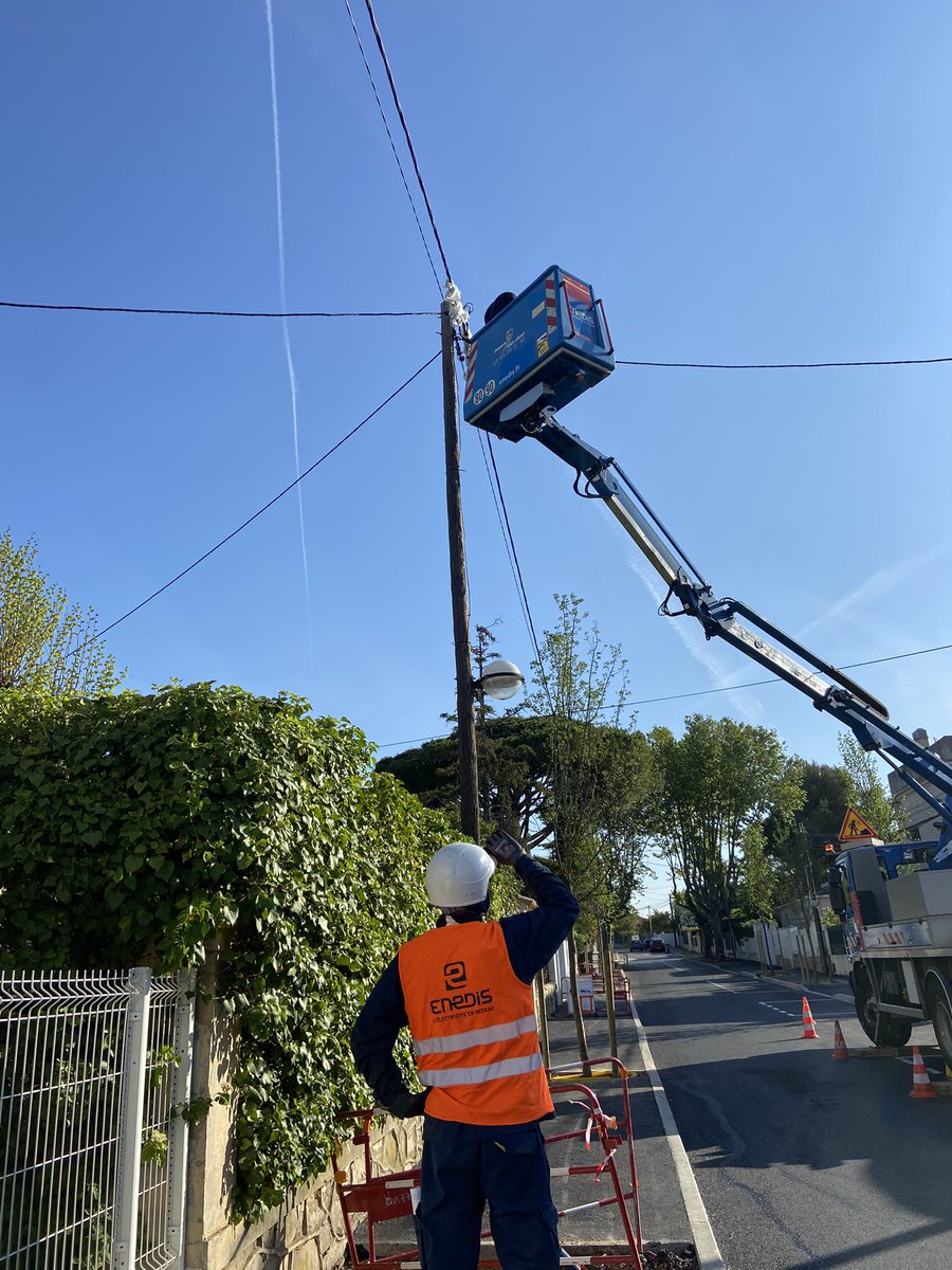 DulonNathalie's tweet photo. #Endirect de @SAINTCYRSURMER 

Intervention des équipes du #Castellet @enedis_coteazur sur le réseau #électrique pour une remise en conformité suite à incident. #ServicePublic https://t.co/fc46JboHPi