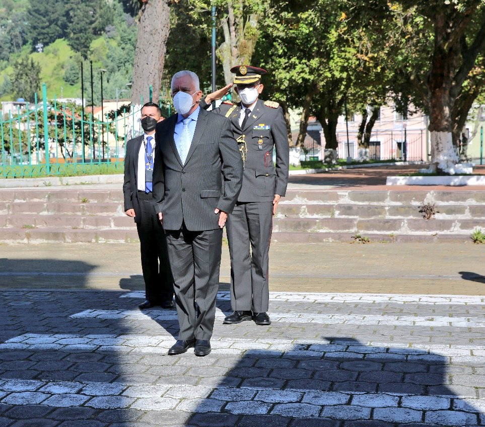 DefensaEc's tweet photo. #DefensaEc🇪🇨
Al Complejo Ministerial llegó esta mañana, el Grad. (S.P.) Luis Lara Jaramillo, quién asume funciones de esta Cartera de Estado, como ministro de Defensa Nacional.
#OrgulloDefensa 🇪🇨 https://t.co/eVzAydCrxw