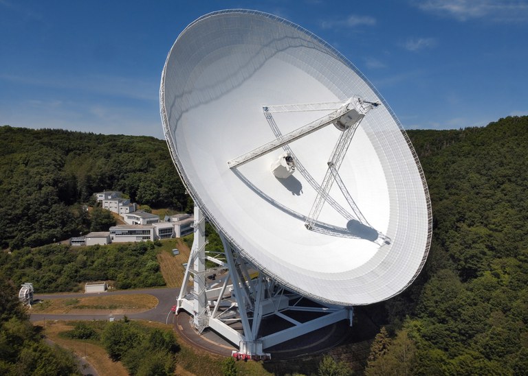 GermanAstroSoc's tweet photo. Do you already have plans for the end of June? The first AG summer school for young AG members will take place from the 24th to the 26th of June at the Max-Planck Institut for Radio Astronomy. For more information check out our website: https://t.co/K5ciU46NNt
Photo: N. Tacken https://t.co/UI08eEmxkj
