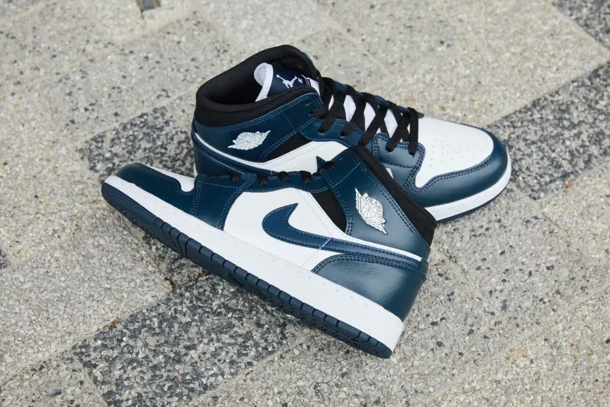 JustFreshKicks tweet media