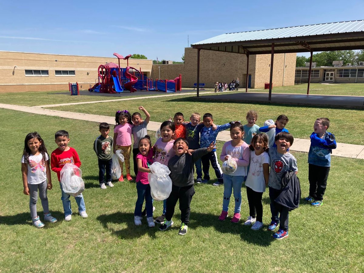 ronie_rosales's tweet photo. Shoutout to @MrsWatson_CISD and her Kindergarten class for doing their part on the last ##TenOnTuesday of April! Way to go #JoyJames Kindergarteners for doing their part this month in taking care of our beautiful #Earth 🌎
#CastleberryISD https://t.co/5ExQwTjEOL