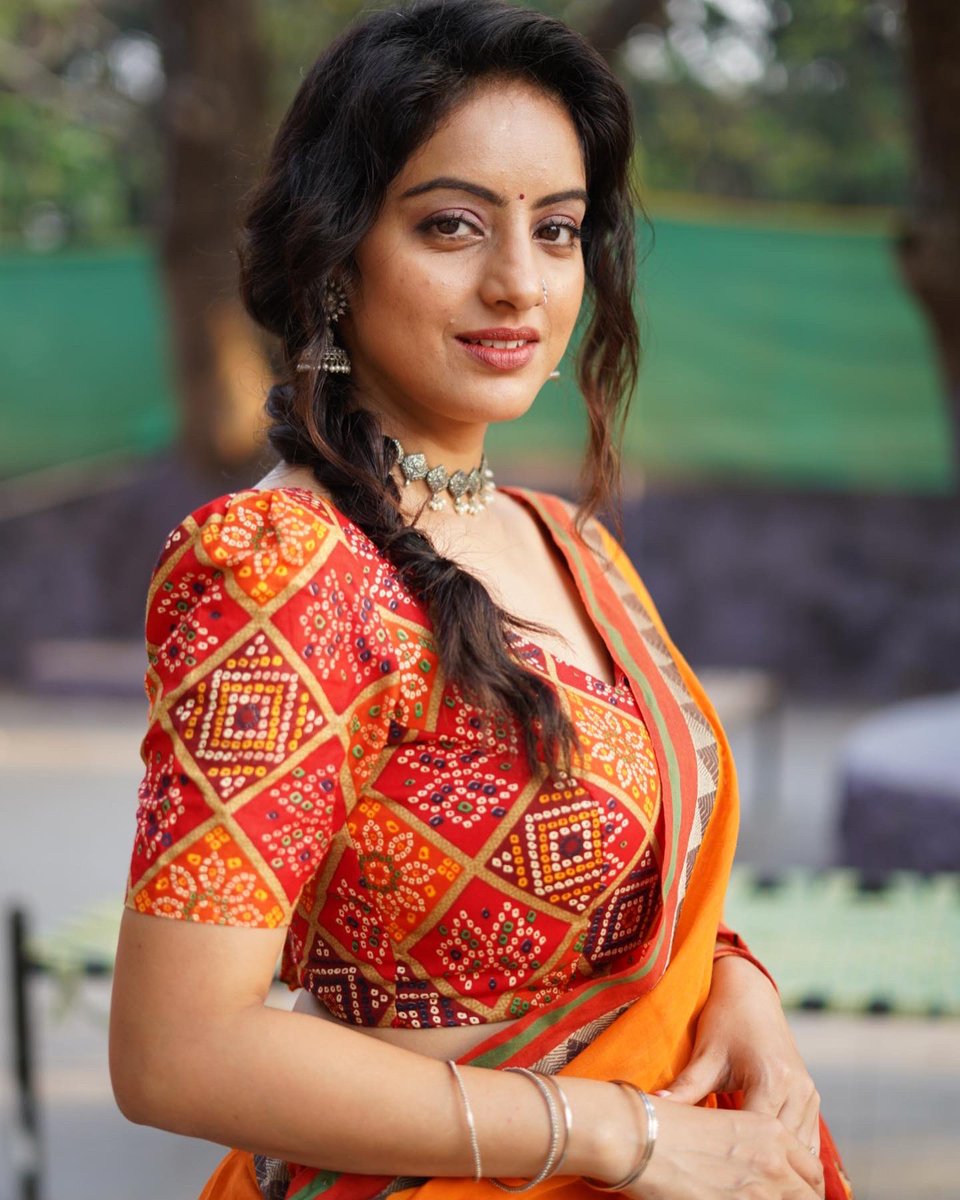 deepikasingh150's tweet photo. Unfiltered 🧡
Not having been toned down , censored or edited .
.
.
#photography @sunilvish12
#saree @mangalgiri_handloom_sarees
#hairstylist @kanizfatima_123
#managedby @lacelebrite05
#rawpic #unfiltered #photography #handloom #deepikasingh https://t.co/lP6ZoQEF2o