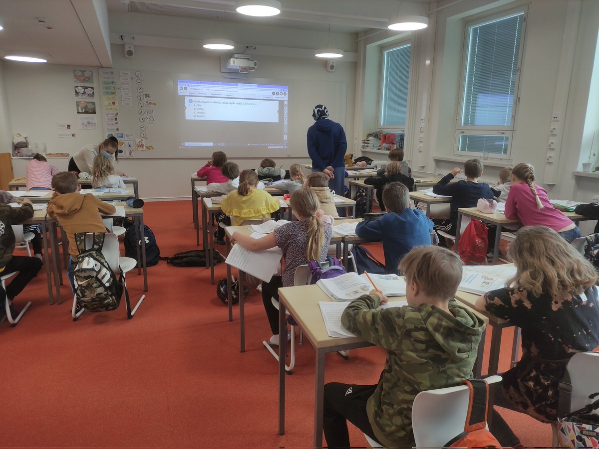 estefania_al's tweet photo. Gracias al colegio de primaria de Lauttasaaren Ala Asteen Koulu (Helsinki) por su cálida bienvenida. Hemos visitado las instalaciones del colegio y participado en varias clases de inglés, español, finés y música. 
#ProyectoErasmus 
@MTDHF @ctifmadrideste #IF_CMadrid https://t.co/6cJgl8uIxX
