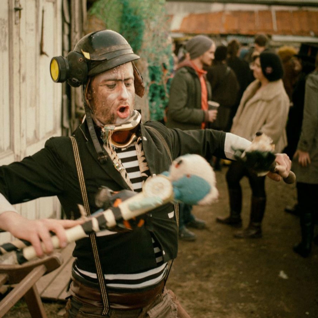 We can't wait to get back to festivals! 🎪

Here is Darryl in his element back in 2013... it's been a while, right?

#InvisibleCircus #Circus #Festival