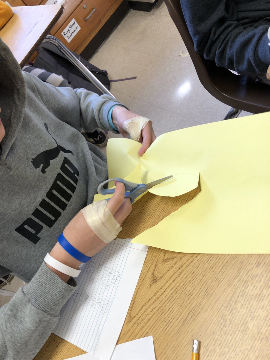 bioshemesh's tweet photo. #Biology students in room B-2 are learning the importance of #OpposableThumbs as #EvolutionaryAdaptations  to help us survive … by trying to complete everyday tasks without them! #TrumanScience #BTSDproud #TigerStrong https://t.co/OIMCt3r7N5