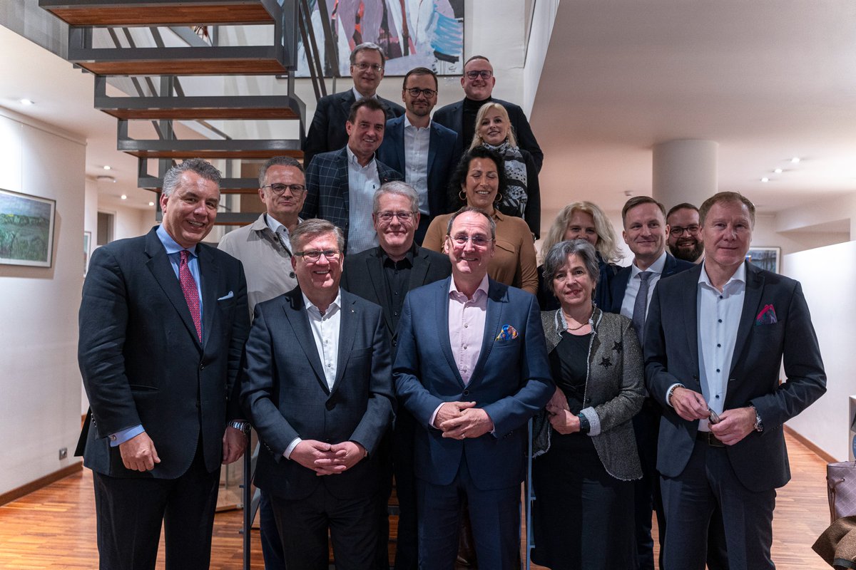 Die drei IHK-Präsidenten Christ, Heydenbluth und Warnken auf Brüsselreise mit Stopp in der EU-Landesvertretung Brandenburg und zu Gast bei hochrangigen EU-Vertretern. Themen:  Wasserstoffinfrastrukturausbau, JTF-Strukturwandelmittel &amp; Herausforderungen durch Ukraine-Krieg uvm.