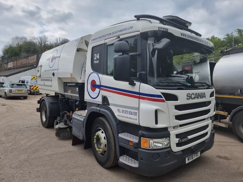 Connor_Hire's tweet photo. We will be receiving a new Scania P320, with trailer coupling so that it can tow our Wirtgen W35 planer. 

Who else operates Sweepers? What make/model do you use?
.

.
#scania #sweeperhire #sweeper #planerhire #planing #roadplaning #graphics #roadconstruction #highways #machine https://t.co/GNYNXXCcWX