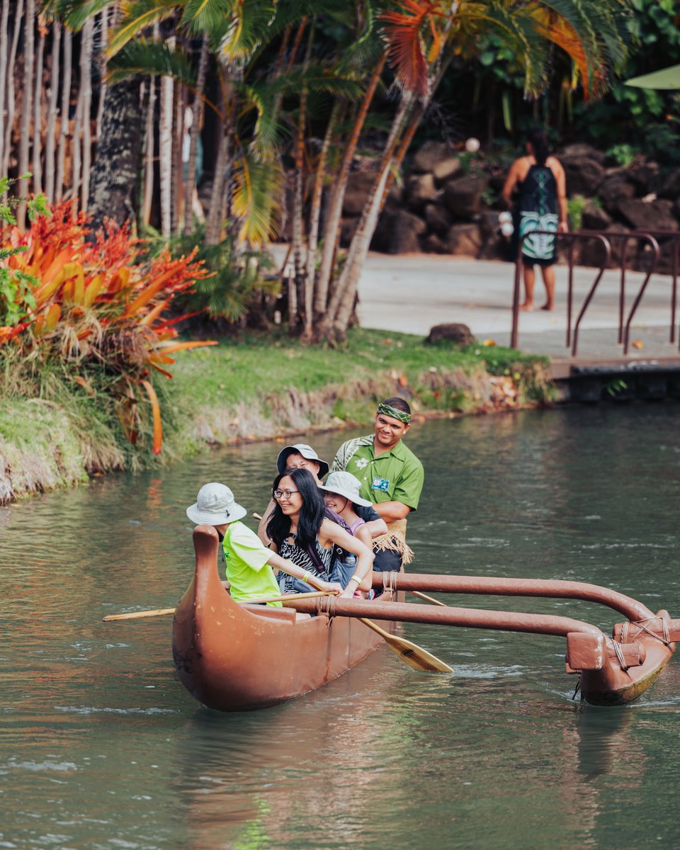 Polynesia_jp's tweet photo. トンガ村でカヌー乗りを経験してみませんか？心地よいハワイの風を感じながらリラックスできる人気のアクティビティです。

#ハワイ #旅 #航海
#ハワイ好きな人と繋がりたい
#ハワイ好きな人と仲良くなりたい
#オアフ 
#ポリネシアカルチャーセンター
#ポリネシアンカルチャーセンター
#ハワイツアー https://t.co/9KglLup39M